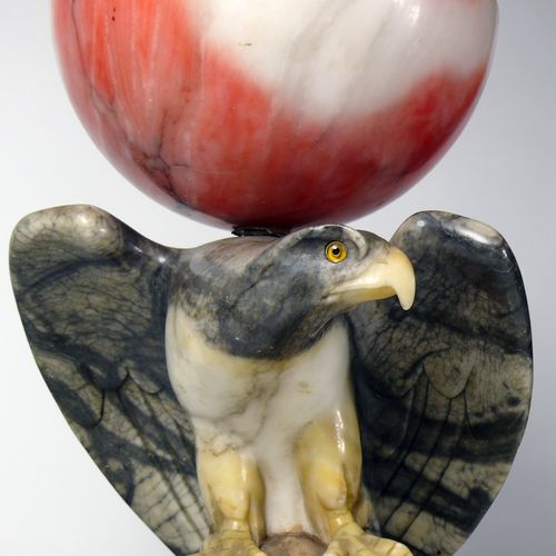 Null 
Lampe de commode (probablement Vienne, vers 1920)

Oiseau de proie sur un &hellip;