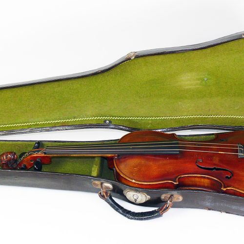 Null 
Geige (um 1900)

4/4 Geige; Korpus in Ordnung; keine sichtbaren Beschädigu&hellip;