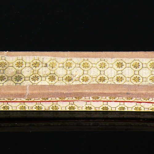 Null 
御宅游戏 （中国，1840年前，乾隆-道光）。

象牙色；40根，后来部分上色；长度：约10,5 - 12厘米；装在有丝绸锦缎覆盖的纸盒里；2 x &hellip;