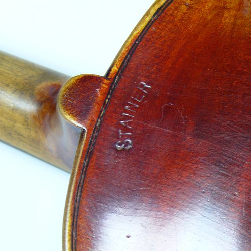 Null 
Violino (1900 circa)

violino 4/4; corpo in buone condizioni; nessun danno&hellip;