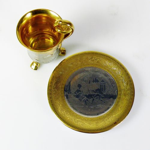 Null 
3 copas div. (s. XIX/XX)

decoración en oro; pintura en color; 2 tazas de &hellip;