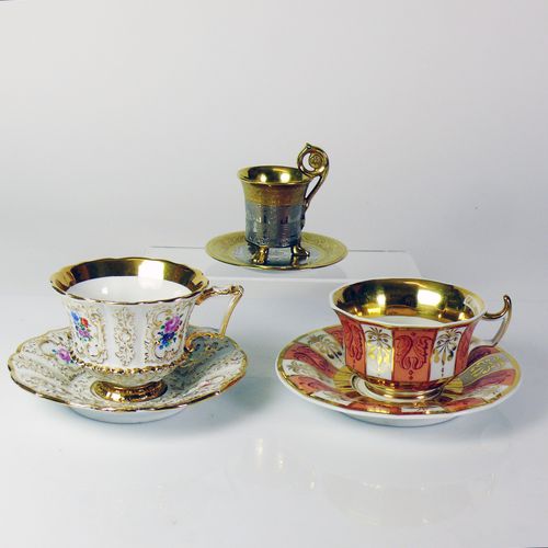 Null 
3个分杯 （19世纪/20世纪）。

金色装饰；彩色绘画；2个咖啡杯，1个茶杯；每个都有UT；茶杯捷克斯洛伐克；1个杯子迈森，第一选择；1个杯子KP&hellip;