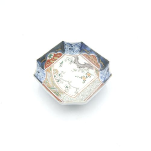 JAPON, IMARI Époque Meiji (1868 1912) 
Porcelaine décorée en bleu sous couverte &hellip;