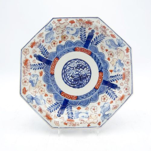 JAPON Époque Meiji (1868 1912) 
Plat octogonal en porcelaine décorée en bleu sou&hellip;