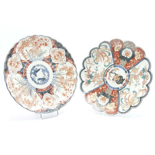 JAPON, IMARI Époque Meiji (1868 1912) 
Deux plats godronnés en porcelaine décoré&hellip;