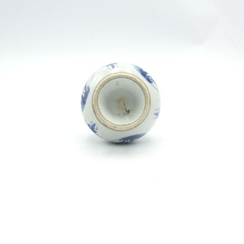 CHINE XVIIIe siècle 
Porcelaine décorée en bleu sous couverte de pivoines dans d&hellip;
