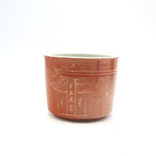 CHINE XIXe siècle 
Pot à pinceau en porcelaine émaillée rouge de fer et or à déc&hellip;