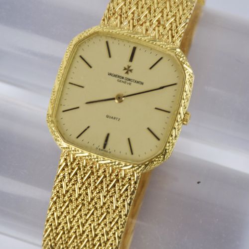 Null VACHERON CONSTANTIN

Bracelet montre d'homme en or jaune 750/1000 à lunette&hellip;