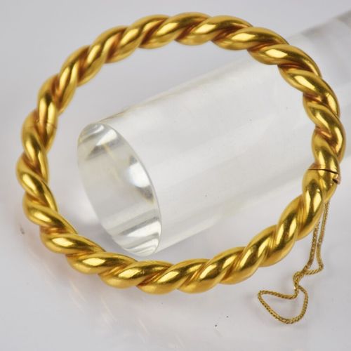 Null Bracelet articulé en or jaune 750/1000 à motif tors

Poinçon Tête d'Aigle

&hellip;
