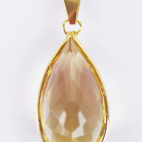 Null Pendentif poire à monture en or jaune 750/1000 supportant une citrine facet&hellip;