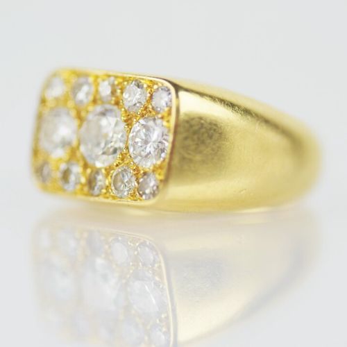 Null Bague en or jaune 750/1000 à châton pavé de trois diamants (environ 0.25 ca&hellip;