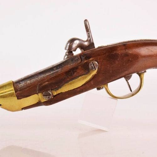 Null * Pistolet d'arçon modèle 1822 T bis à canon rond à pans au tonnerre. Plati&hellip;