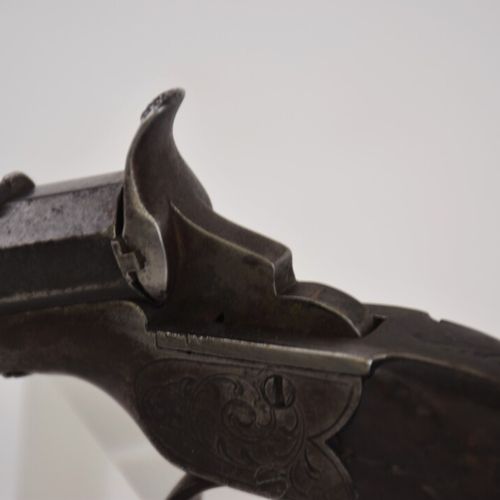 Null Pistolet de tirs de salon à monture en fer décorée de rinceaux, crosse en n&hellip;