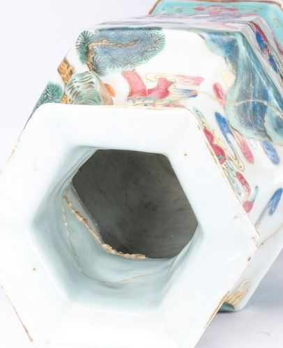 CHINE, XIXe Vase broken and glued back in porcelain with enamels of the pink fam&hellip;