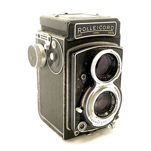 ROLLEICORD, appareil photo en métal noir laqué. Haut. 14 cm. Larg. 10 cm. Prof. &hellip;