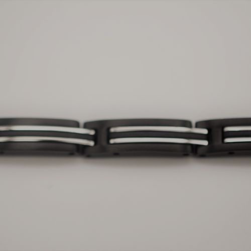 Null Bracelet d’homme en acier et titane articulé 

Longueur : 200 mm

(un maill&hellip;