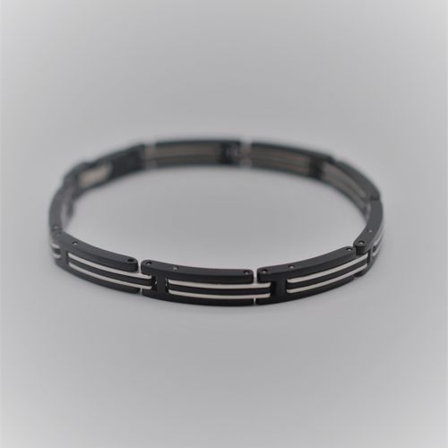 Null Bracelet d’homme en acier et titane articulé 

Longueur : 200 mm

(un maill&hellip;