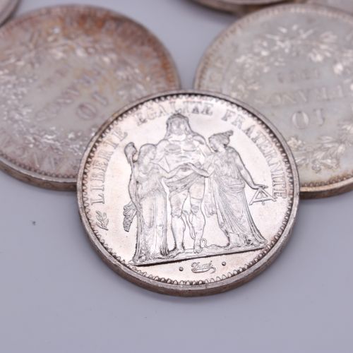 Null 8 pièces de 10 francs français Hercule en argent 900/1000

Diamètre : 37 mm