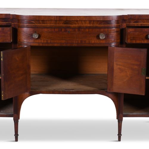 LATE CLASSICAL MAHOGANY SIDEBOARD, MID-19TH CENTURY TABLE D'ACCOMPAGNEMENT EN MA&hellip;