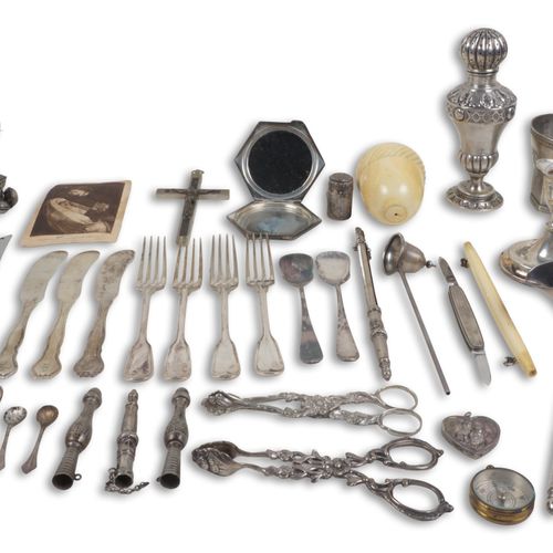 GROUP OF ENGLISH AND CONTINENTAL SILVER, PLATED AND PEWTER PIECES GROUP OF ENGLI&hellip;