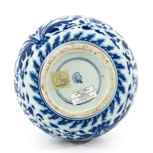 A Blue and White Gourd Vase Blumendekor, Kangxi-Periode, 42 cm. Hoch, Craquelé-G&hellip;