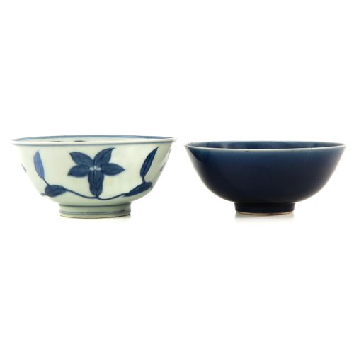 A Lot of 2 Bowls Including blue and white floral decor bowl marked Chenghua and &hellip;