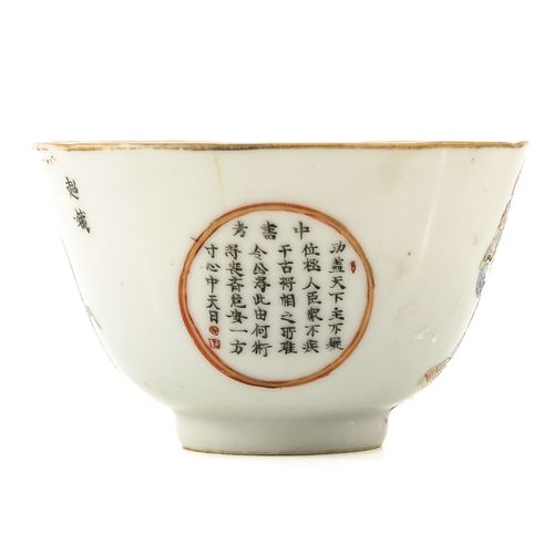 A Wu Shuang Pu Decor Cup and Saucer 装饰有中国人物和文字，碟子直径为15厘米，已修复。
