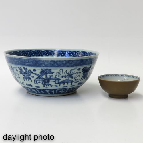 A Lot of 2 Bowls Including blue and white bowl decorated with Chinese antiquitie&hellip;