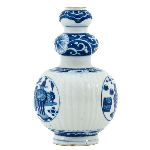 A Small Blue and White Double Gourd Vase Decorato con antichità cinesi, marcato &hellip;