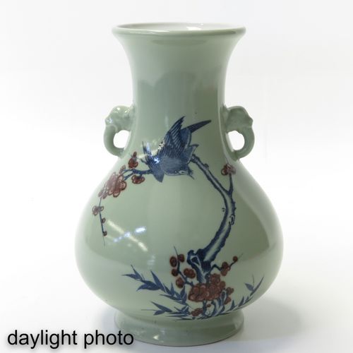 A Celadon Vase 青瓷地，饰以铁红和蓝色的花鸟，乾隆款，高32厘米。