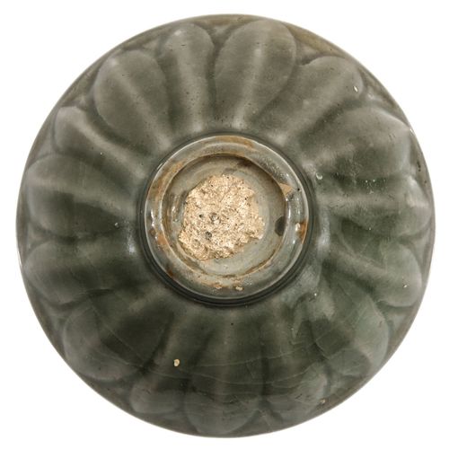 A Celadon Bowl Decoro a fiore di loto, diametro 12 cm.