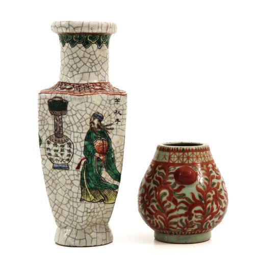 A Lot of 2 Vases 包括吴双普装饰花瓶，高27厘米。