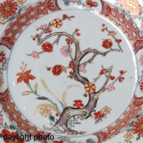 A Lot of 2 Plates Including Famille Rose and Polychrome decor, 22 cm. In diamete&hellip;