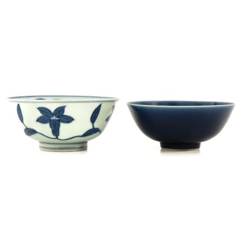 A Lot of 2 Bowls Including blue and white floral decor bowl marked Chenghua and &hellip;