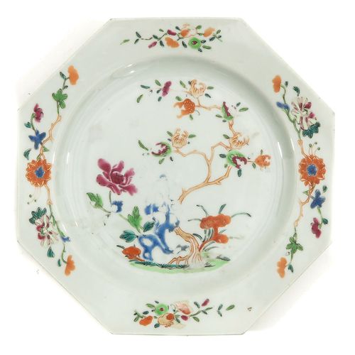 A Lot of 2 Plates Inklusive Famille Rose und Polychromie-Dekor, 22 cm. Im Durchm&hellip;