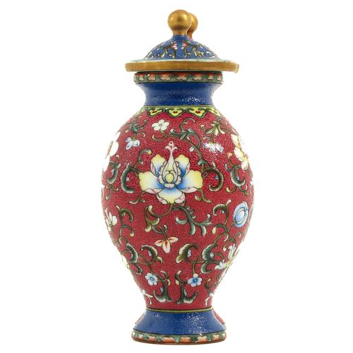 Null Jarrón familiar con tapa
Fondo azul y rubí decorado con flores, marca Qianl&hellip;