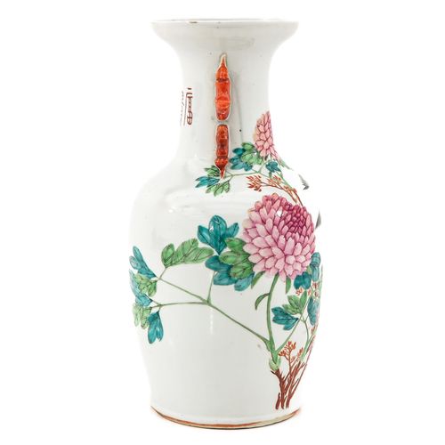 Null Eine Qianjiang Cai Famille Rose Vase
43 cm. Hoch, Chip und Haarriss.