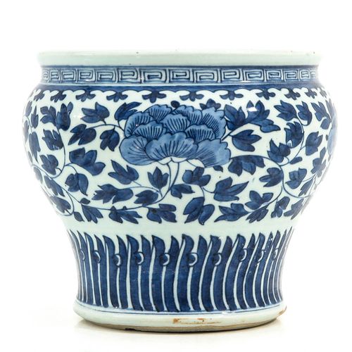 Null Eine blau-weiße Vase
Blumendekor, Jiaqing-Periode, 19 cm. Hoch, Haaransatz.