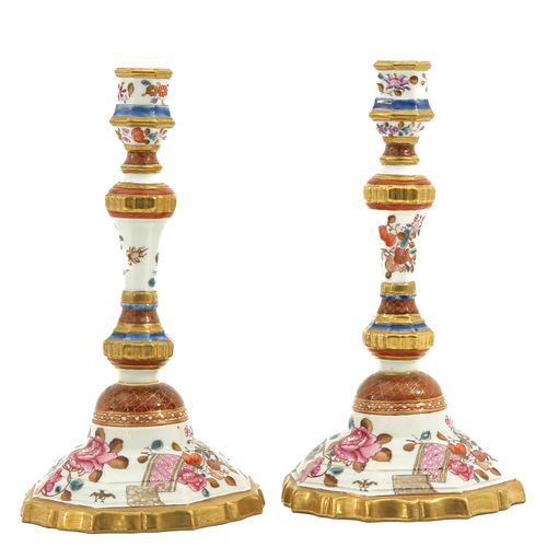 Null Ein Paar Famille-Rose-Kerzenleuchter
Blumendekor, 25 cm. Hoch, beide restau&hellip;