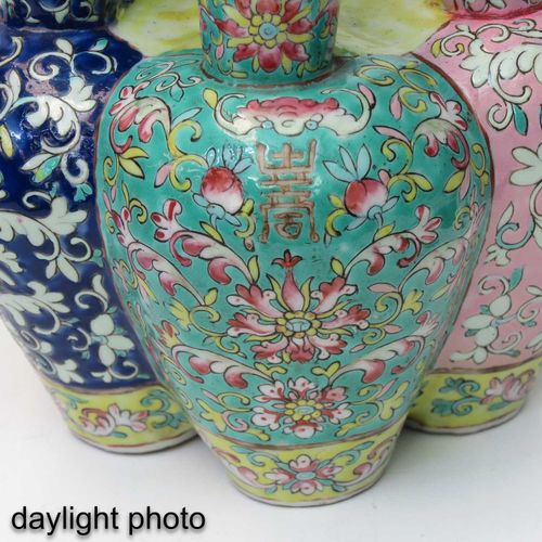 Null Lot de 2 vases à tulipes
Comprenant un décor Famille Rose et un décor Bleu &hellip;