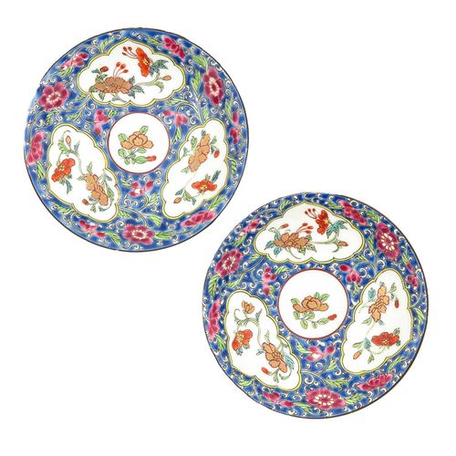 Null Paire de tasses et soucoupes Famille Rose
Fond bleu poudré décoré de fleurs&hellip;