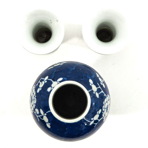 Null Lote de 3 jarrones
Incluye decoración azul y blanca y 2 pequeños jarrones F&hellip;