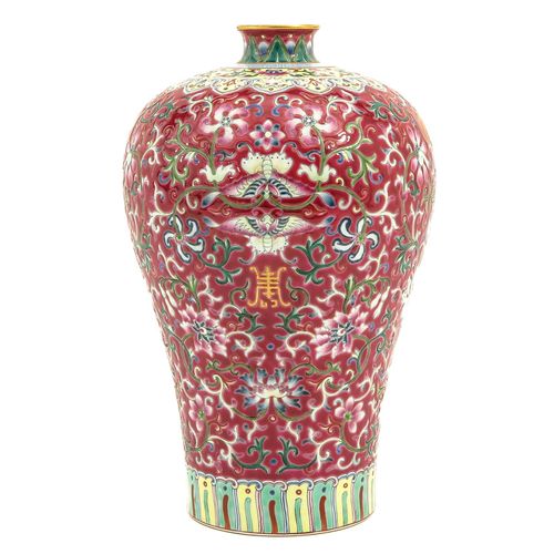 Null Vase Meiping de la famille rose
Décoré de fleurs et de papillons, marque Yo&hellip;