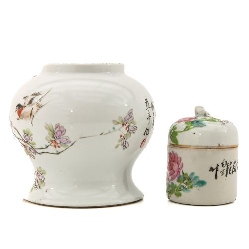 Null Vasetto Famille Rose con coperchio e vaso
decorato con uccelli e fiori, alt&hellip;