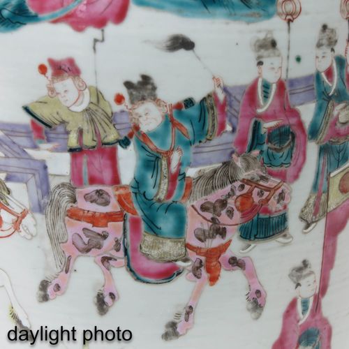 Null A Famille Rose Vase
Decorated with Chinese figures parading and on horsebac&hellip;