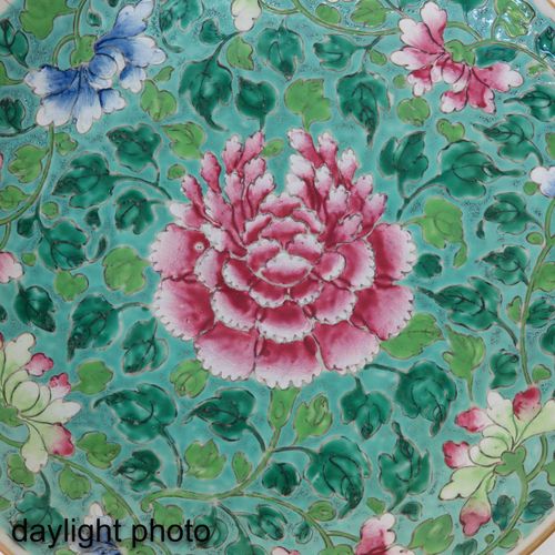Null Chargeur de la famille rose
Décor floral, 35 cm. De diamètre, ébréchure et &hellip;