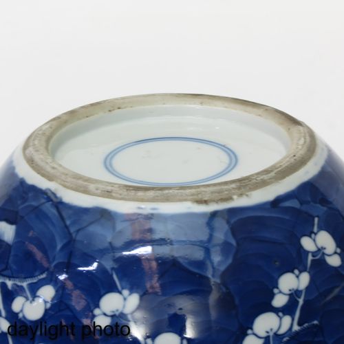 Null A BLue and White Ginger Jar
Dark blue ground decorated with white flower bl&hellip;