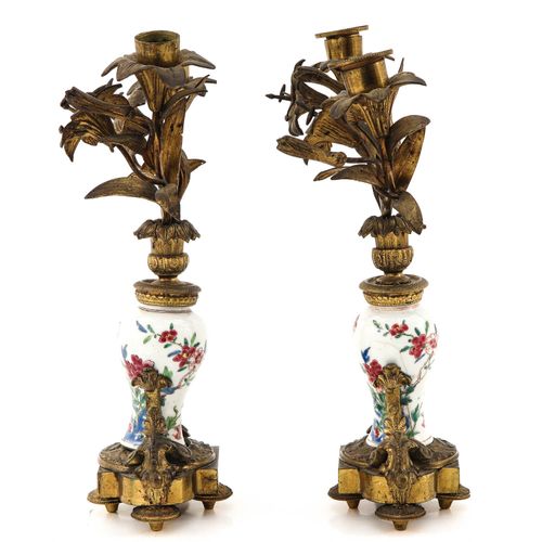 Null Coppia di candelieri Famille Rose
Trasformati da vasi, con finiture in bron&hellip;