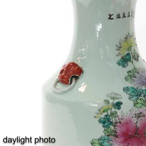 Null Famille-Rose-Vase
Darstellung von Hähnen und Blumen mit chinesischem Text, &hellip;
