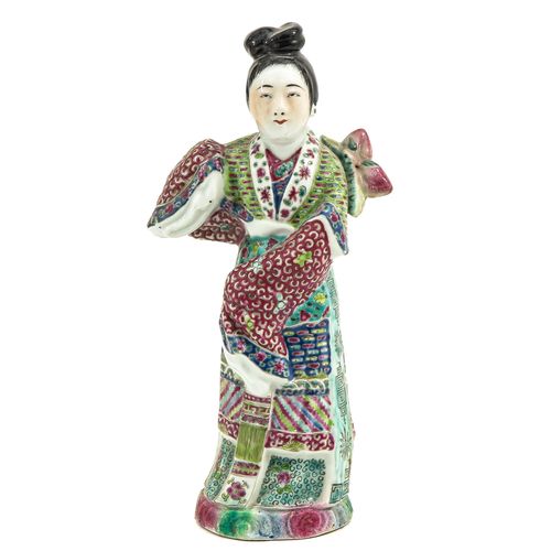 Null Eine Famille Rose Skulptur
Darstellung einer chinesischen Dame, 32 cm. Hoch&hellip;